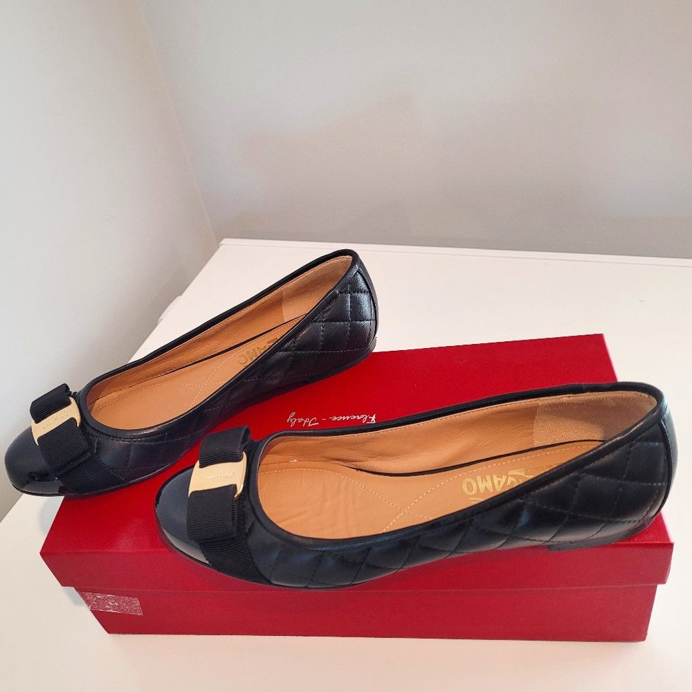 Authentic Salvatore Ferragamo Varina ballet flat Size 6.5 Black